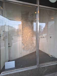 Deadwood gives new life - site-specific installation by Juanma González