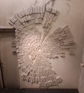 Deadwood gives new life - site-specific installation by Juanma González